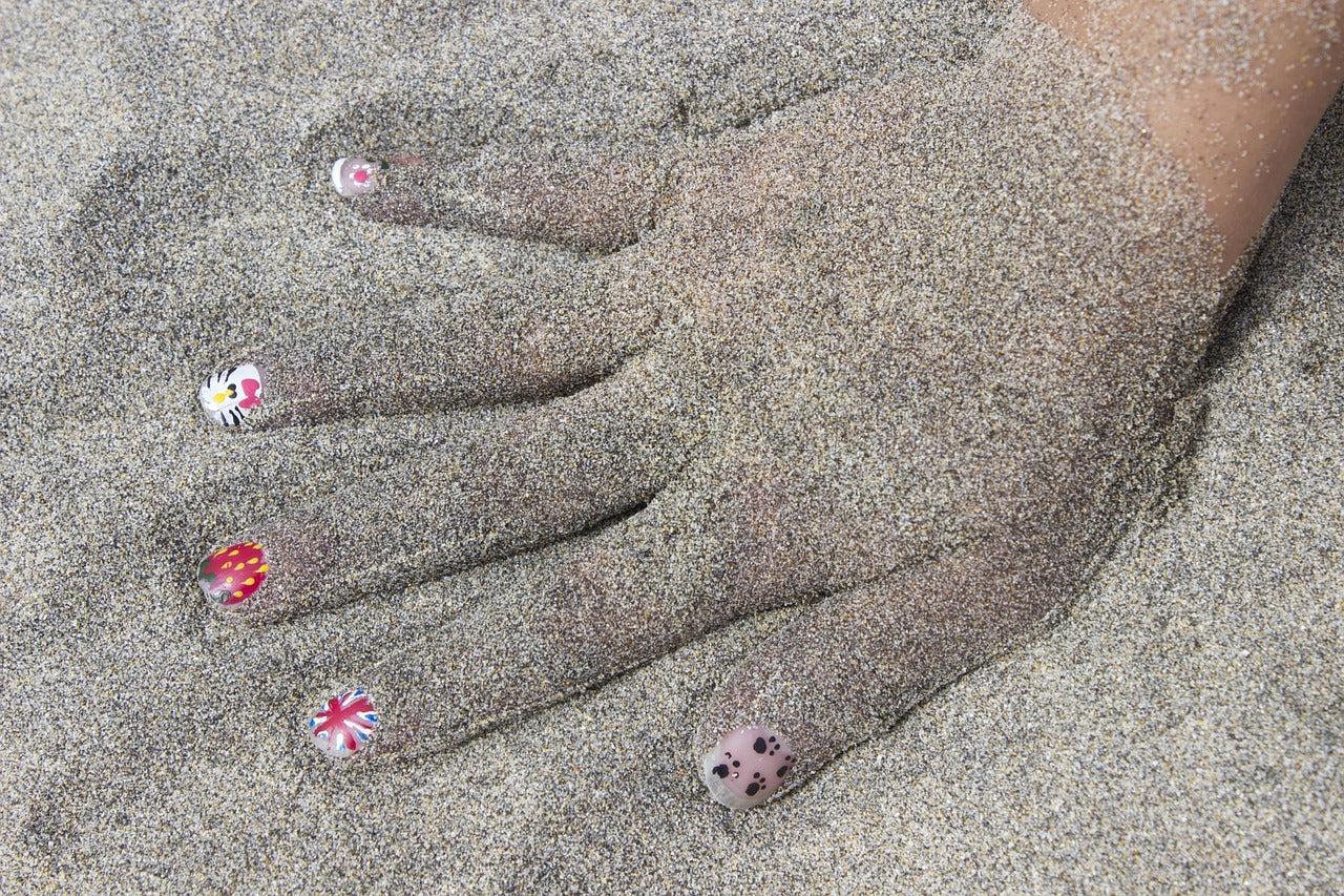 Hard Gel vs Acrylic Nails - how their durability and maintenance compare