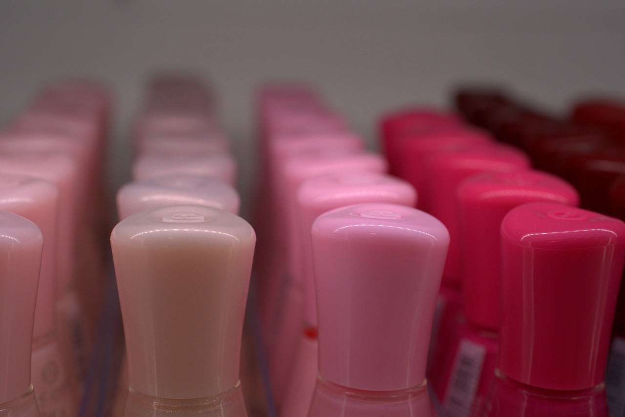 Hard Gel vs Dip Powder - pros and cons explained