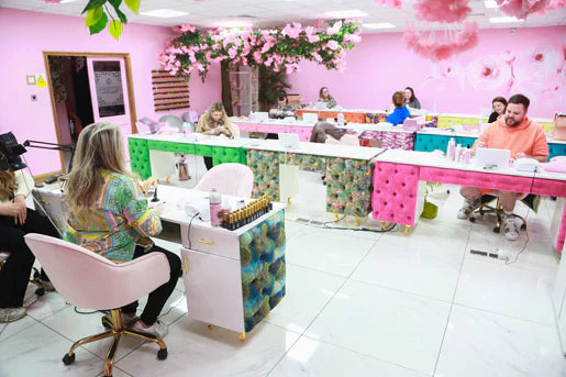 Choosing the Right Nail Course: Glitterbels vs Other Leading Academies